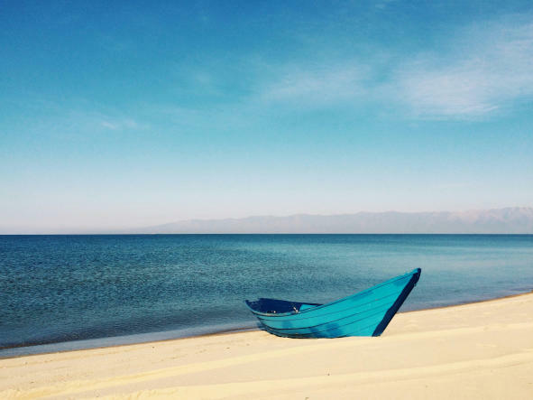 blue-boat-on-beach