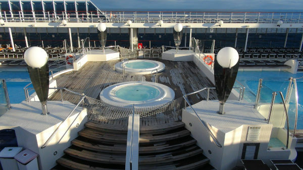 Jacuzzis on the MSC Opera